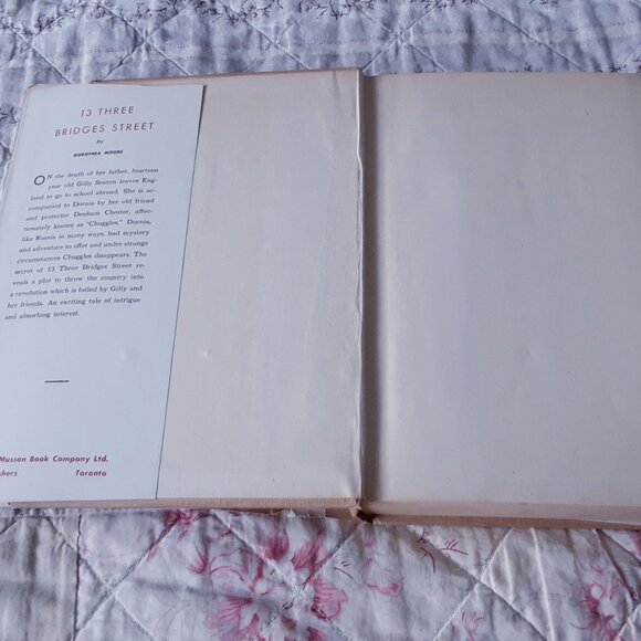 1945 Girls Mystery Book 13 Three Bridges Street Dorothea Moore - Picture 5 of 7